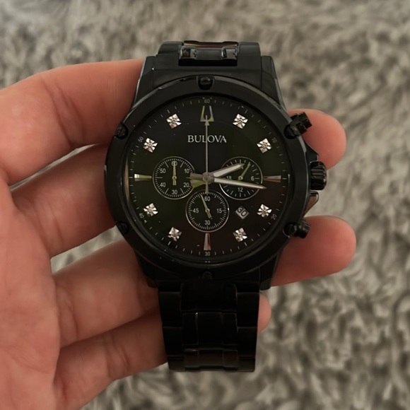 Men’s Bulova watch.
Retails for over $600
Perfect condition - Picture 2 of 4